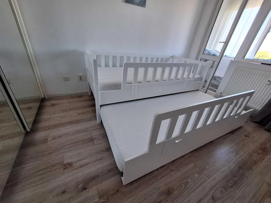 Pat single cu loc suplimentar din lemn masiv 122