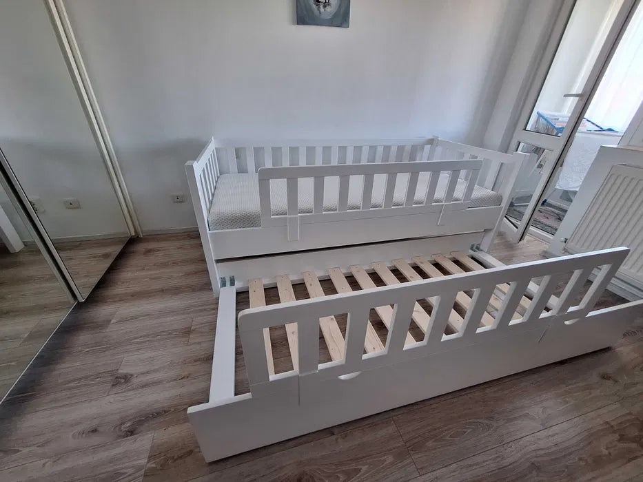 Pat single cu loc suplimentar din lemn masiv 122